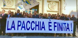 striscione-populiso-penale
